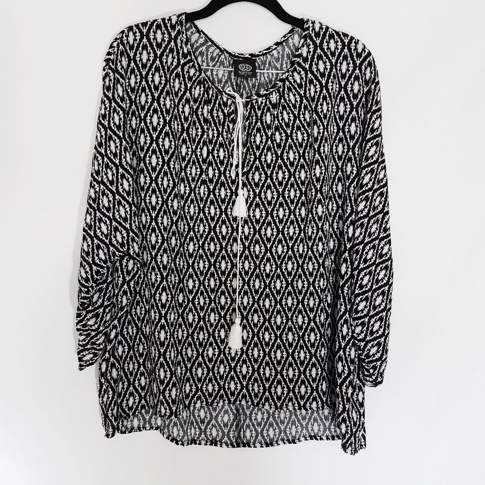 Bobeau Quarter Sleeve Black and White Boho Top